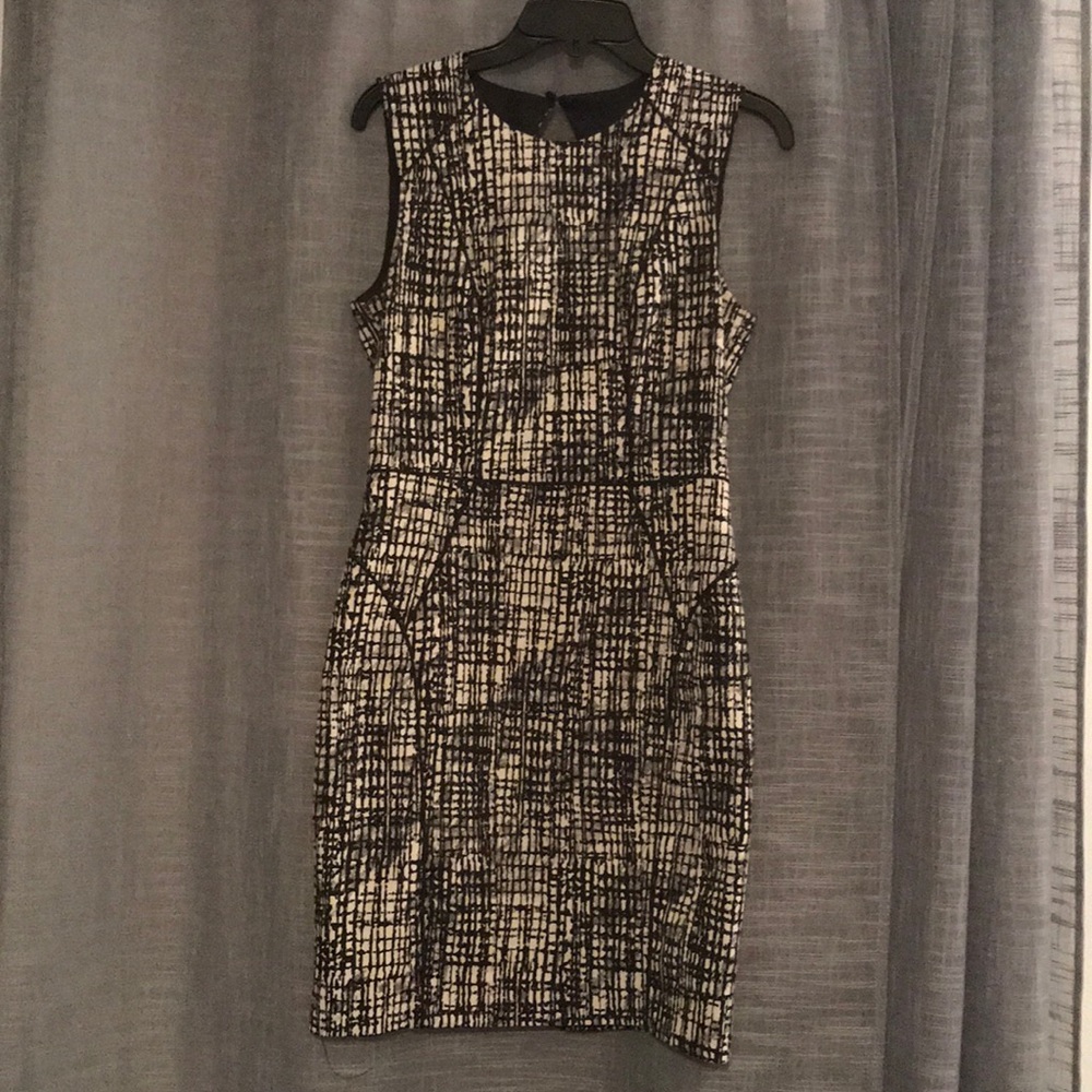 H&M black and white dress with keyhole back